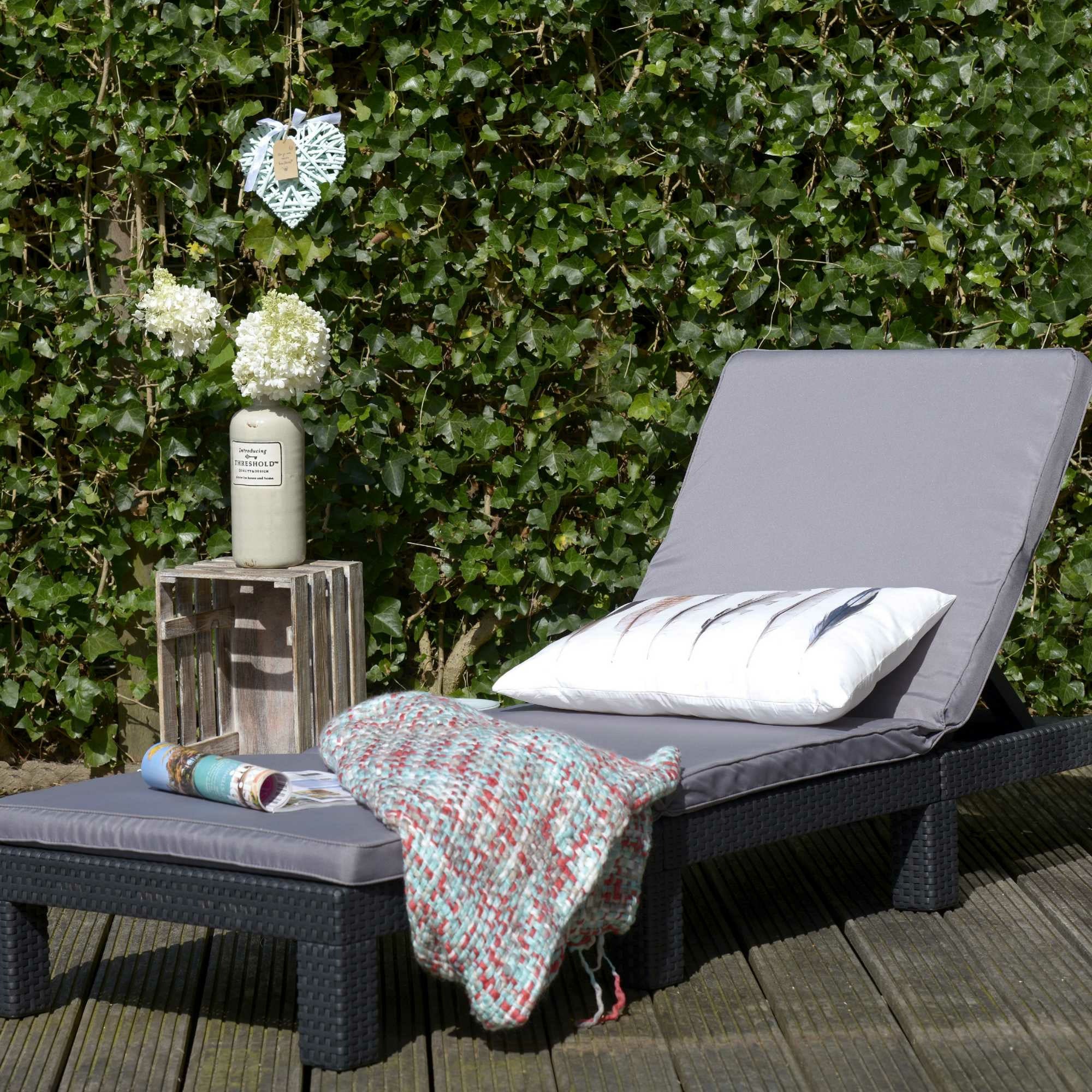 Keter Daytona Lounger with Grey Cushions - Image 3