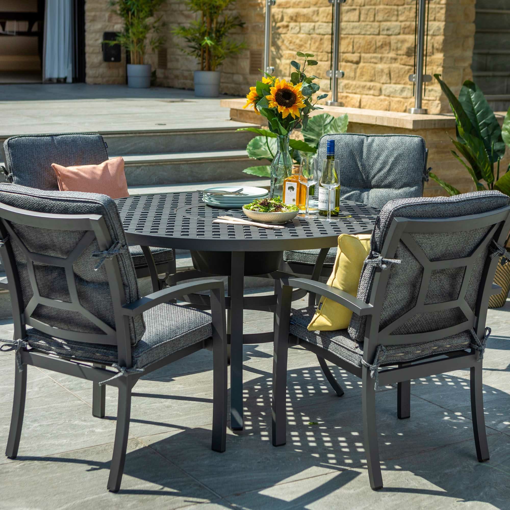 Hartman Rosario Round Fire Pit Table 4 Seat Dining Set - Image 6