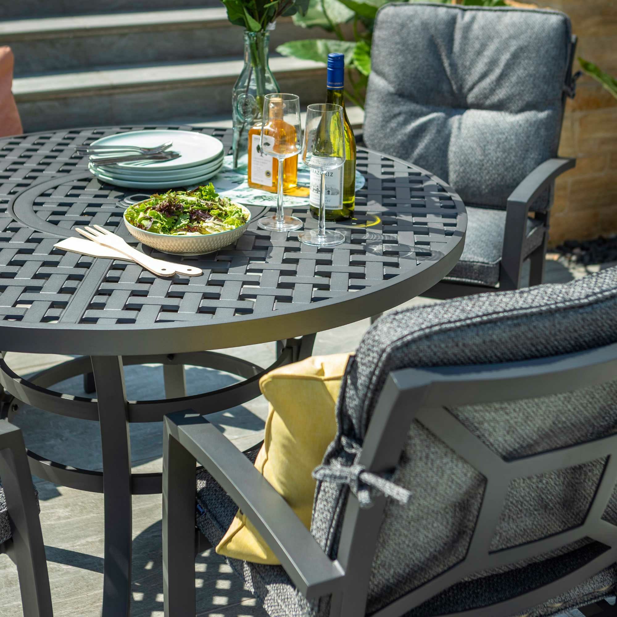Hartman Rosario Round Fire Pit Table 4 Seat Dining Set - Image 7