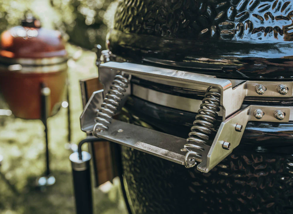 Monolith Classic Pro Series 2.0 Ceramic BBQ Smoker and Grill - Image 6