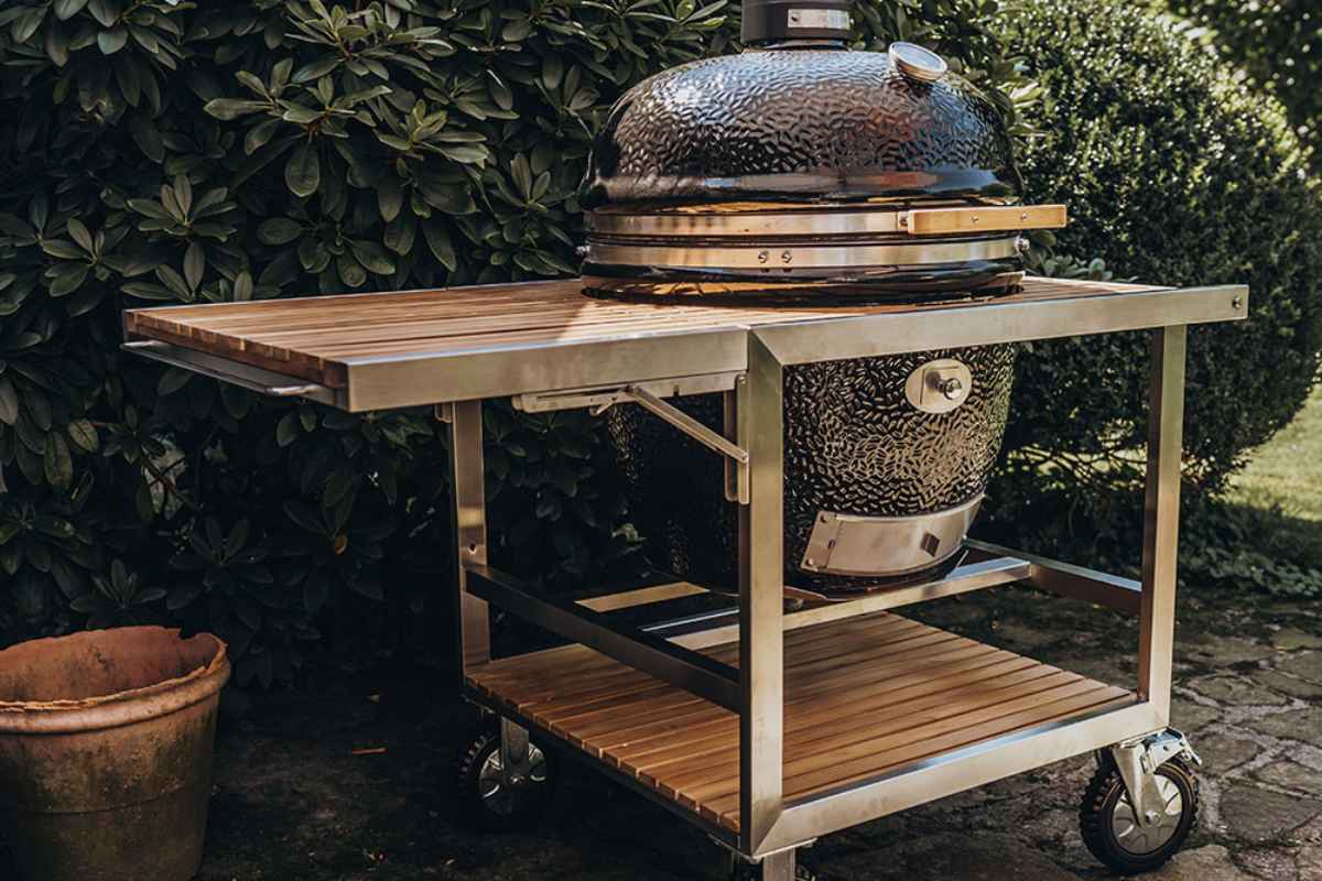 Monolith LeChef Pro Series 2.0 Ceramic BBQ Smoker and Grill - Image 4